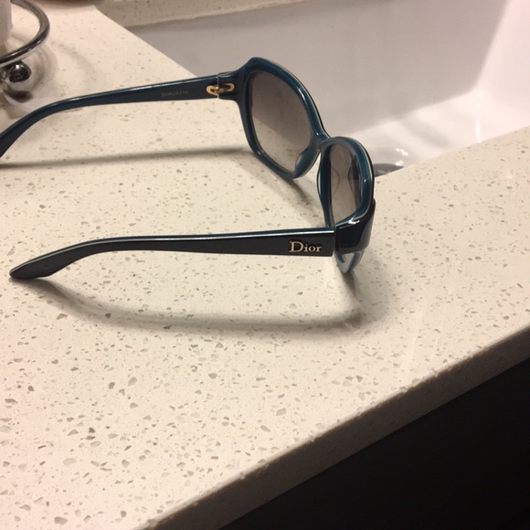 Glasses - Picture 1 of 2